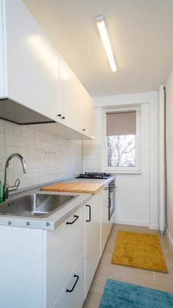 Titulescu, apartament 2 camere semidecomandat, parter,
