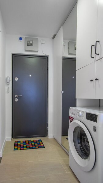 Titulescu, apartament 2 camere semidecomandat, parter,