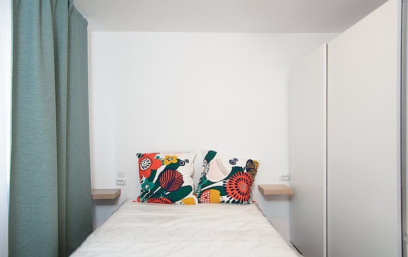 Titulescu, apartament 2 camere semidecomandat, parter,