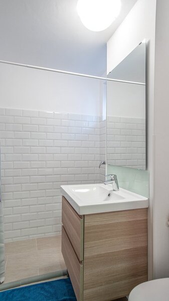 Titulescu, apartament 2 camere semidecomandat, parter,