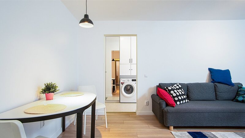 Titulescu, apartament 2 camere semidecomandat, parter,